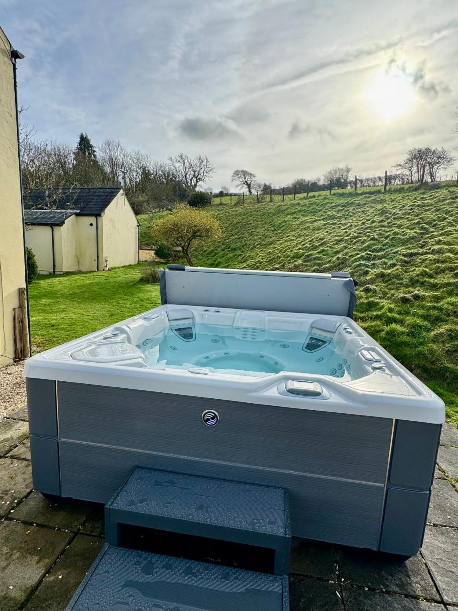 סאונדרספוט Meadowsweet Cottage Jacuzzi Edition מראה חיצוני תמונה